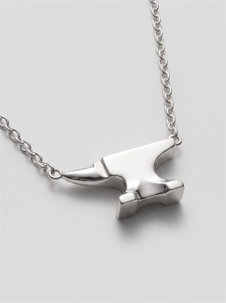 Pendant, close-up